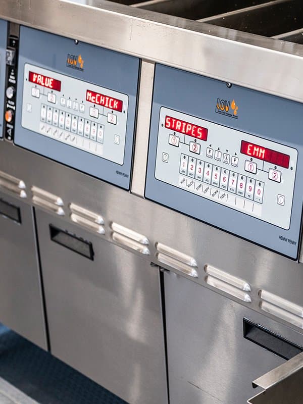 Küchengeräte einer Filiale, zugeschaltet per Plug-In „Kitchen Fire-Up“