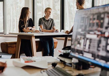 Stromlaufplan und Anlagendaten am Bildschirm: der digitale Zwilling der Schaltanlage