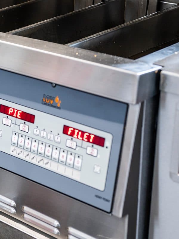 Großküchengeräte in einem Restaurant, versorgt über die Elektroverteilung