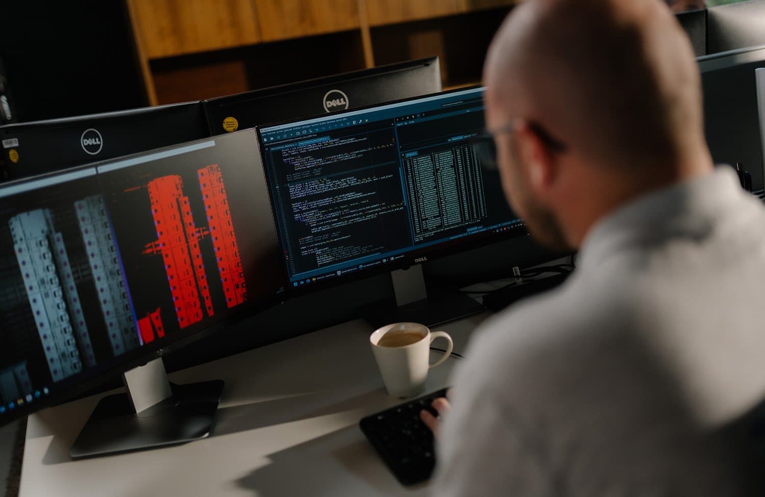 Energy management for stores: analysing consumption data on several screens