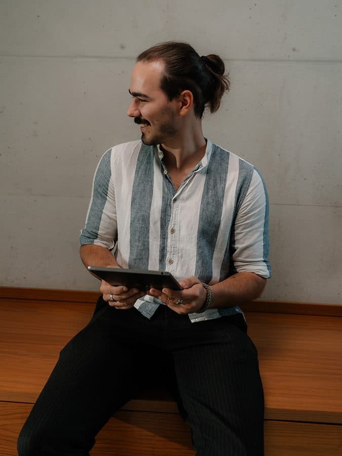 Mangelberger specialist planner with a tablet